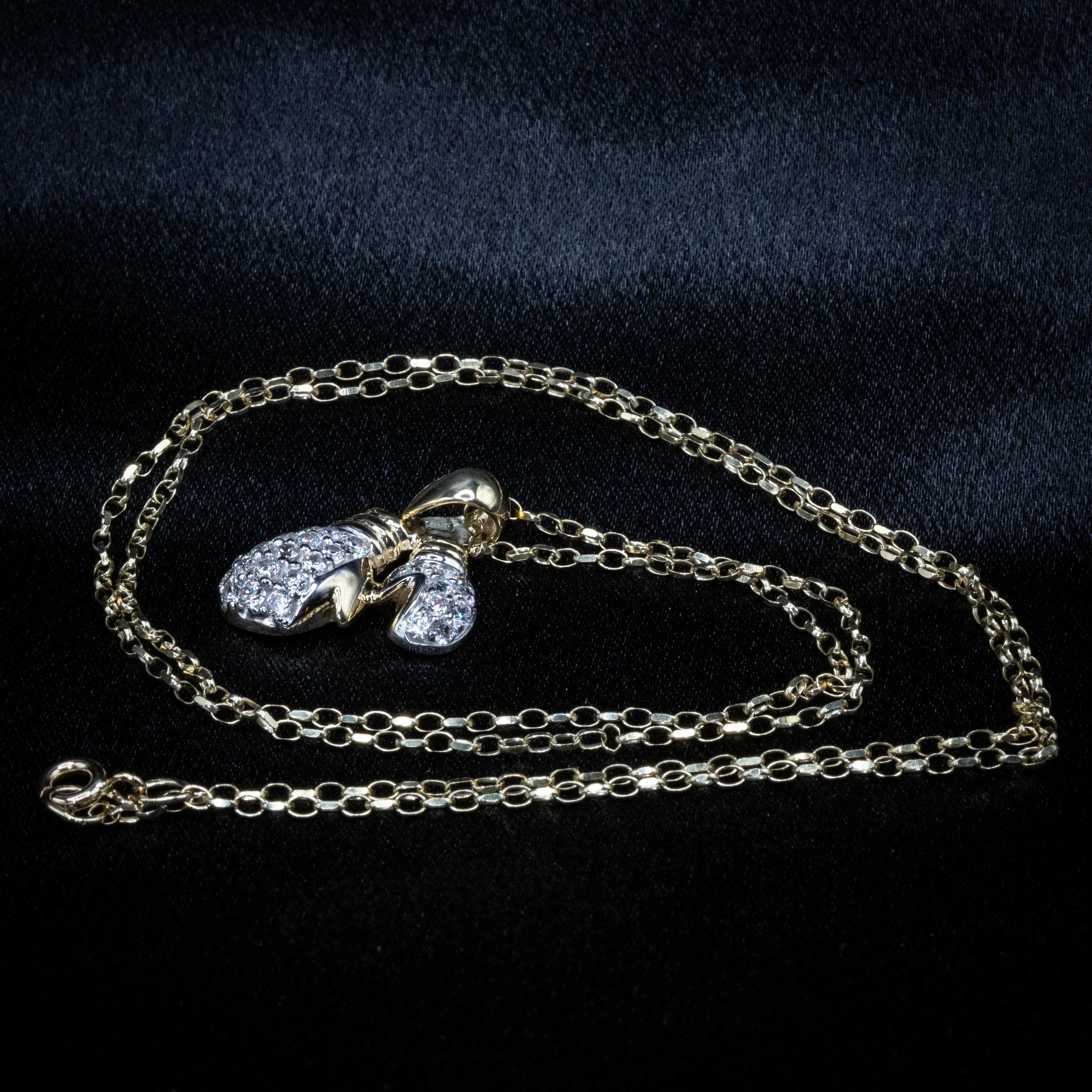 9ct Yellow Gold CZ Boxing Gloves Pendant & 9ct Gold Diamond Cut Belcher Chain (24 Inch) - Image 2