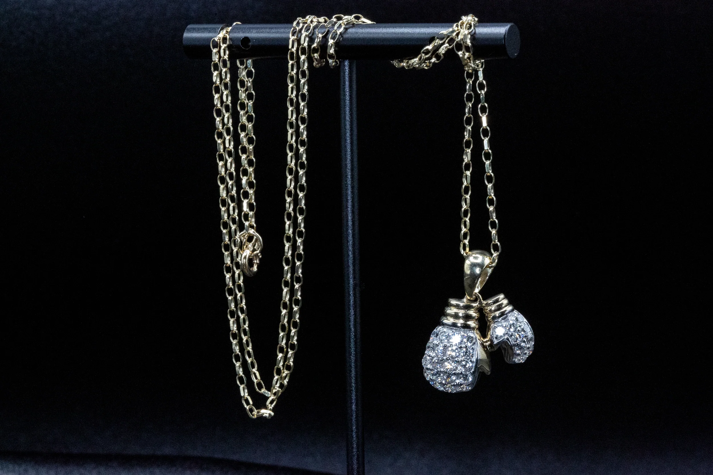 9ct Yellow Gold CZ Boxing Gloves Pendant & 9ct Gold Diamond Cut Belcher Chain (24 Inch) - Image 5