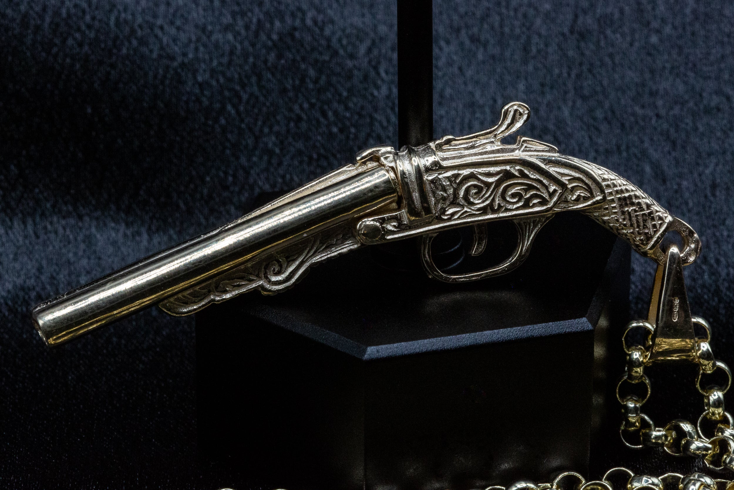 9ct Yellow Gold Shotgun & Bullets Pendant with 9ct Gold Close Link Belcher Chain – Bold & Unique Design - Image 4